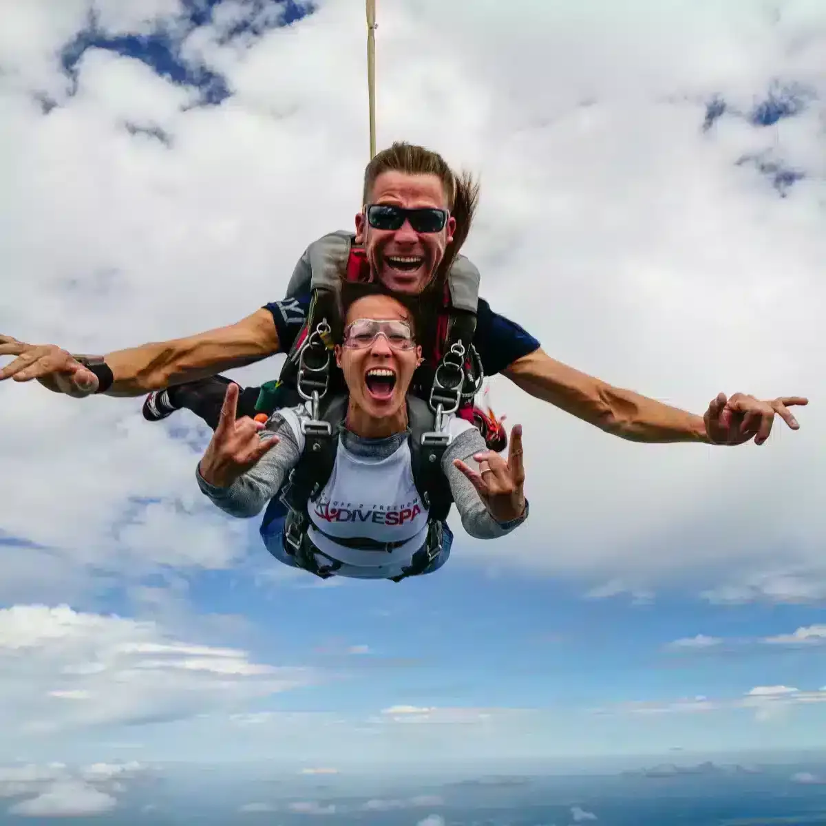 Un saut en parachute tandem avec Skydive Spa
